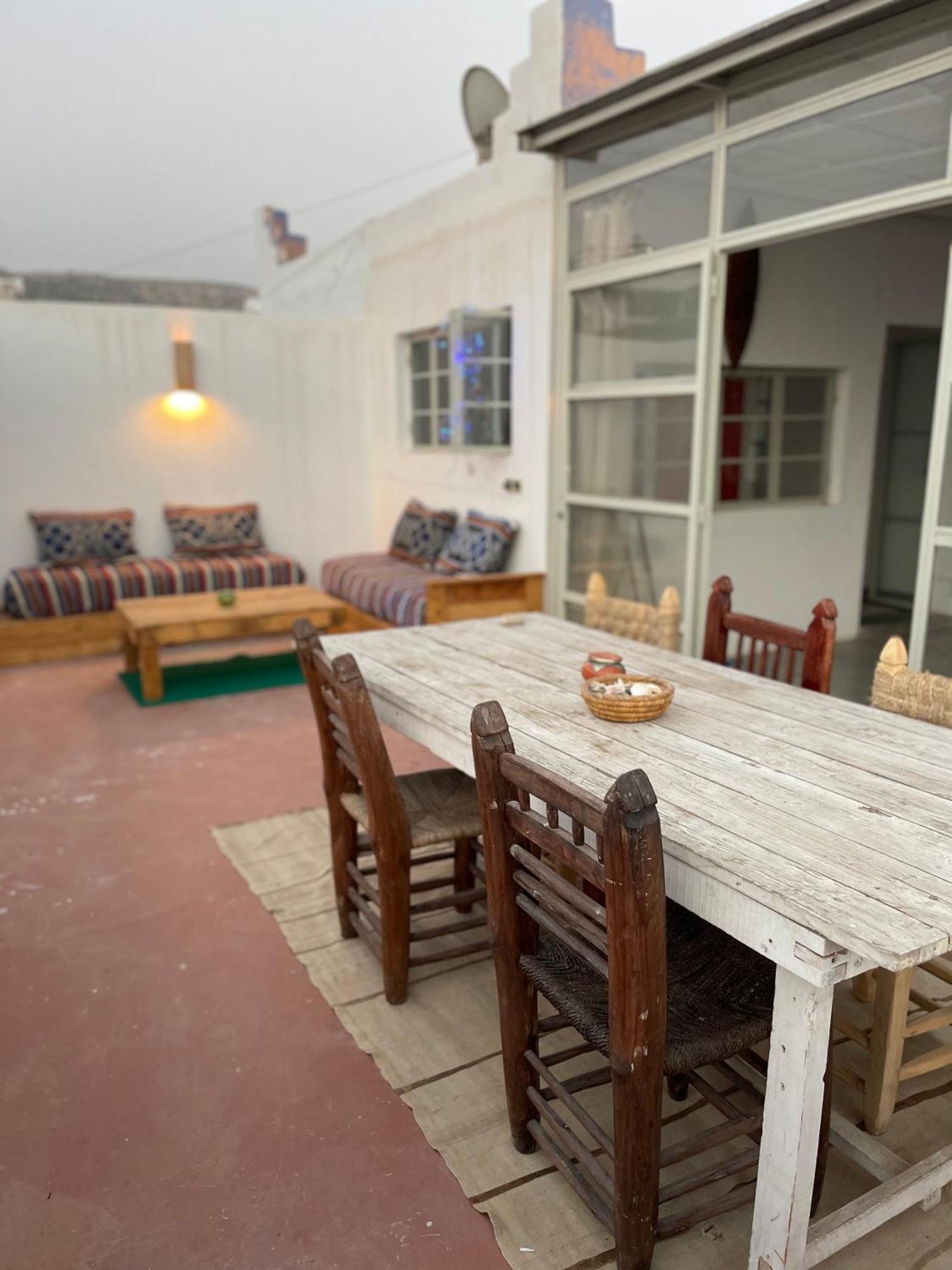 Anir Of Sea Tamraght Hostel ภายนอก รูปภาพ